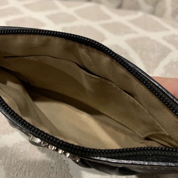 Coach wristlet - Picture 3 of 3